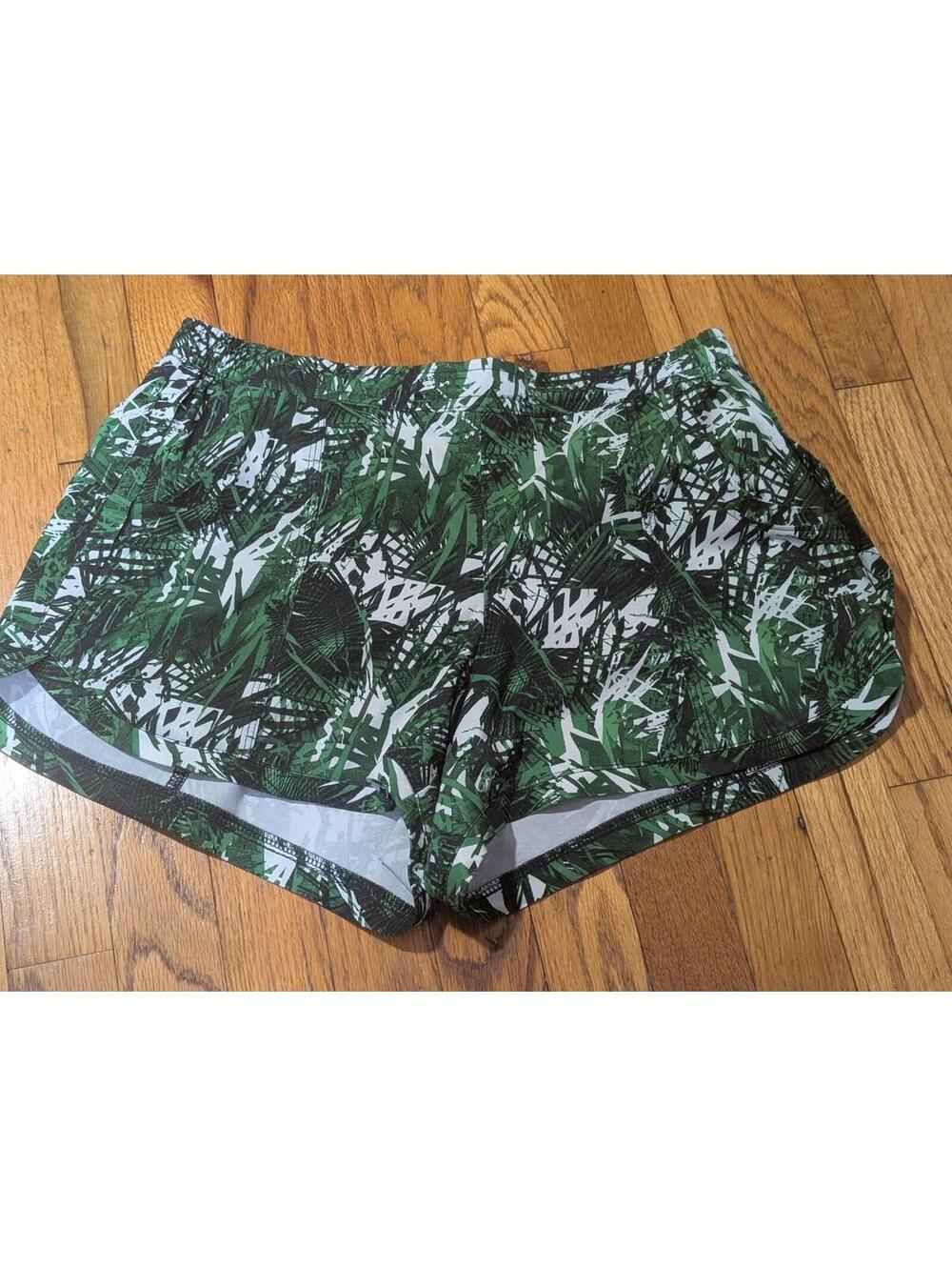 ATHLETA Women's XS Palm Stellar Tropical Print Athletic Beach Gym Training Short